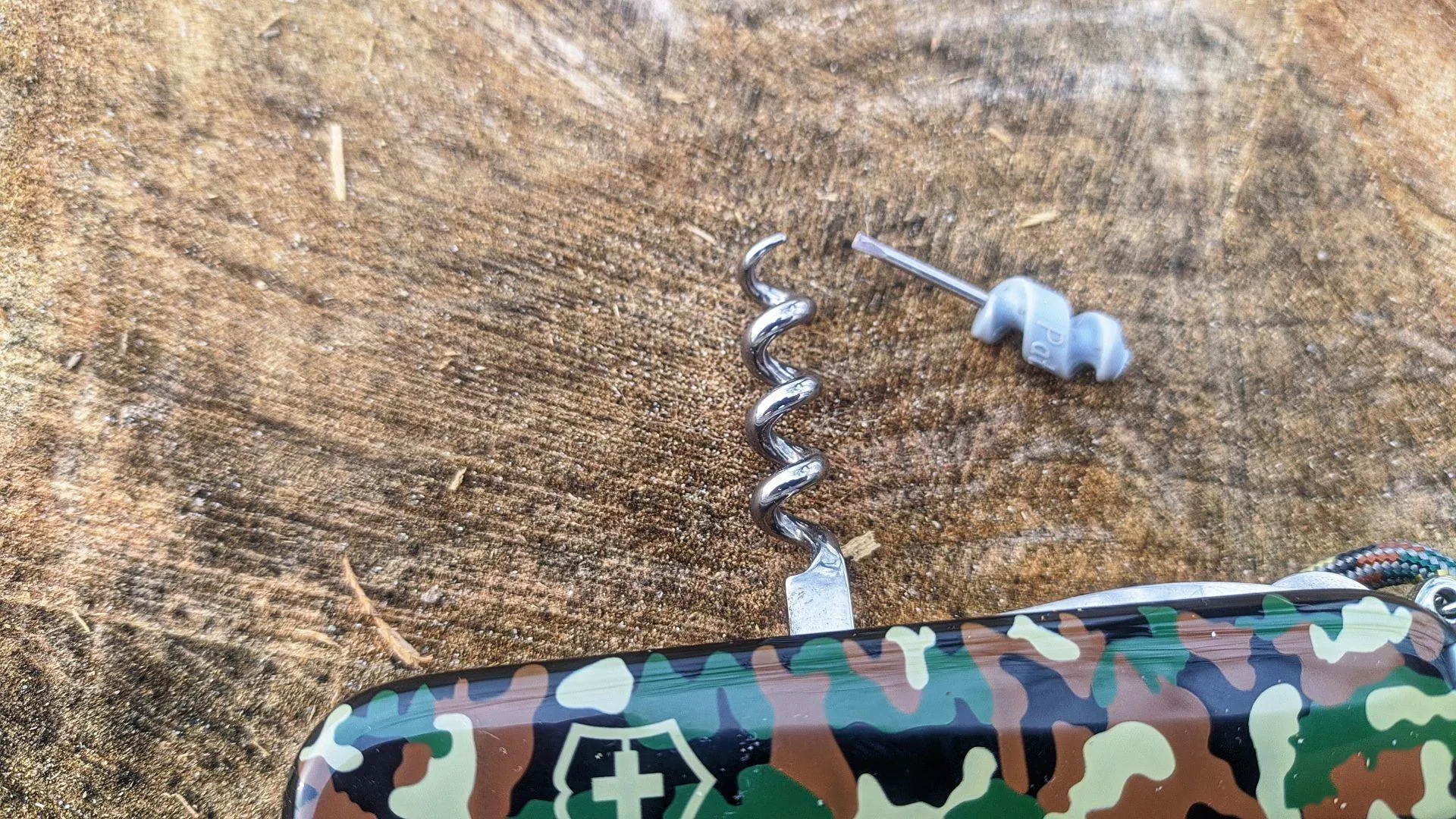 VICTORINOX HUNTSMAN 91MM S.A.K - WOODLAND CAMO